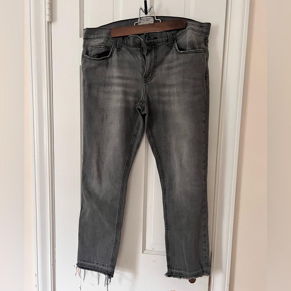 Current/Elliott the Cropped Straight relaxed ankle jeans in gray black size 29